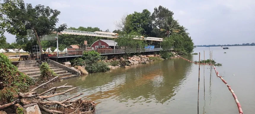 TP.HCM sẽ cưỡng chế nếu người dân, doanh nghiệp không tự tháo dỡ công trình xây dựng lấn chiếm sông rạch