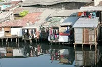 Một khu nhà lấn chiếm ven kênh tại TP.HCM - Ảnh: Lê Toàn.