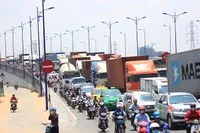 Tuyến đường dẫn vào cảng Cát Lái hiện nay vẫn thường xuyên xảy ra ùn tắc - Ảnh: Lê Anh