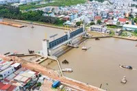Dự án chống ngập 10.000 tỷ đồng đã thi công được hơn 90% khối lượng công việc nhưng phải tạm dừng do gặp vướng mắc.