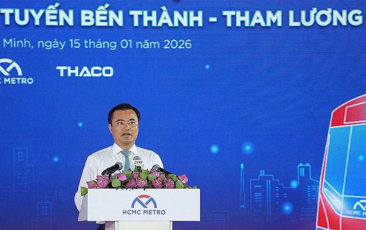 Phát biểu tại buổi lễ, ông Bùi Xuân Cường - Phó Chủ tịch UBND TPHCM cho rằng, bên cạnh vai trò giao thông, metro số 2 còn đi đầu trong định hướng phát triển đô thị theo mô hình TOD, với các nhà ga trở thành hạt nhân tái cấu trúc không gian đô thị, hình thành các khu dân cư, thương mại - dịch vụ hiện đại, xanh và tiện ích. Đại diện UBND TPHCM tin tưởng rằng, tuyến metro số 2 sẽ sớm được đưa vào sử dụng để khai thác đồng bộ cùng tuyến metro số 1, làm tiền đề để triển khai các dự án đường sắt kết nối với khu đô thị Thủ Thiêm, Cảng HKQT Long Thành.