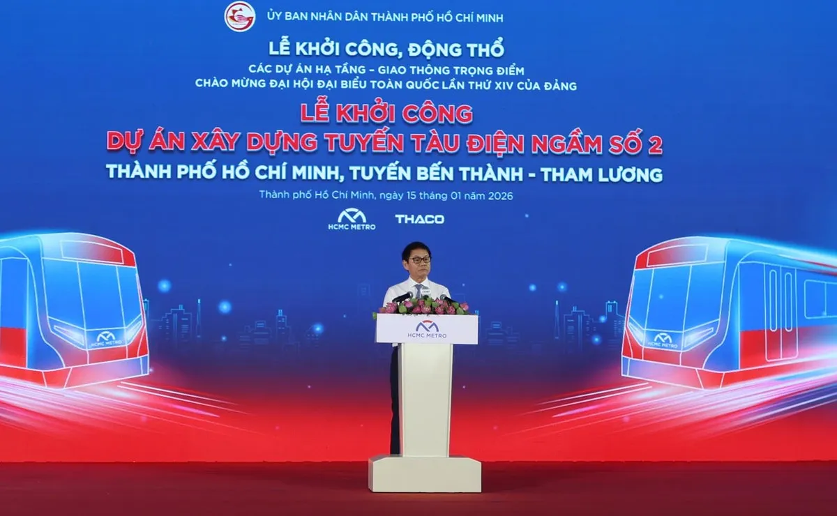 Ông Trần Bá Dương - Chủ tịch HĐQT Tập đoàn THACO phát biểu, dự án metro số 2 có ý nghĩa đặc biệt trong việc tạo điều kiện cho doanh nghiệp trong nước hợp tác với doanh nghiệp nước ngoài, từng bước tiếp nhận và làm chủ công nghệ đường sắt đô thị, hình thành chuỗi giá trị công nghiệp từ thiết kế, thi công đến sản xuất thiết bị, phương tiện và hệ thống điều khiển. Đại diện THACO cam kết triển khai dự án với tinh thần trách nhiệm cao nhất, bảo đảm an toàn lao động, vệ sinh môi trường, hạn chế tối đa ảnh hưởng đến đời sống người dân, tuân thủ nghiêm các quy định pháp luật; quản lý chặt chẽ về chất lượng, tiến độ và chi phí theo hướng minh bạch, tiết kiệm và hiệu quả.