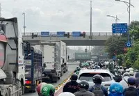 Khu vực vào cảng Cát Lái hiện nay thường xuyên xảy ra ùn tắc. Ảnh: Trọng Tín.