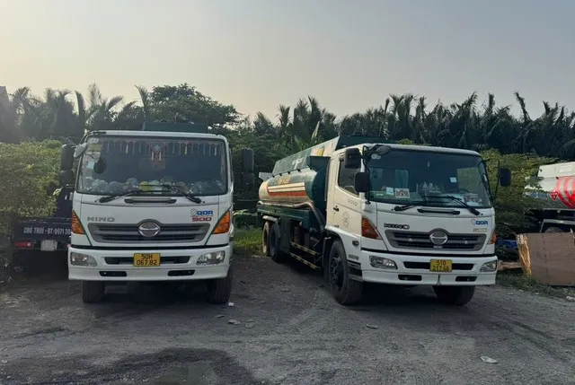 Các nghi can đã pha trộn và hoán đổi xăng - dung môi tại bãi tập kết
