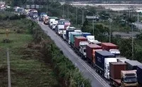 Theo Sở xây dựng, giá cước vận chuyển của các doanh nghiệp thành viên Hiệp hội vận tải hàng hóa TP.HCM đã tăng khoảng 20 - 25% do giá nhiên liệu leo thang