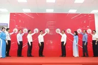 Lãnh đạo TP.HCM và các sở, ngành thực hiện nghi thức ra mắt Trung tâm Phục vụ hành chính công.