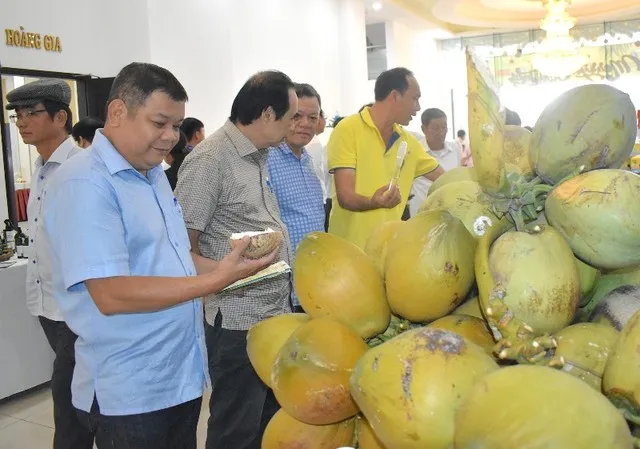 Nhiều hoạt động kết nối giao thương diễn ra tại diễn đàn "Kết nối sản xuất và tiêu thụ sản phẩm dừa". Ảnh: Nông nghiệp Việt Nam.
