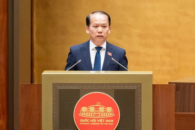 Bộ trưởng Bộ Tư pháp Hoàng Thanh Tùng trình bày Báo cáo về việc tiếp thu, giải trình và chỉnh lý dự thảo Luật Thủ đô (sửa đổi) chiều 23/4