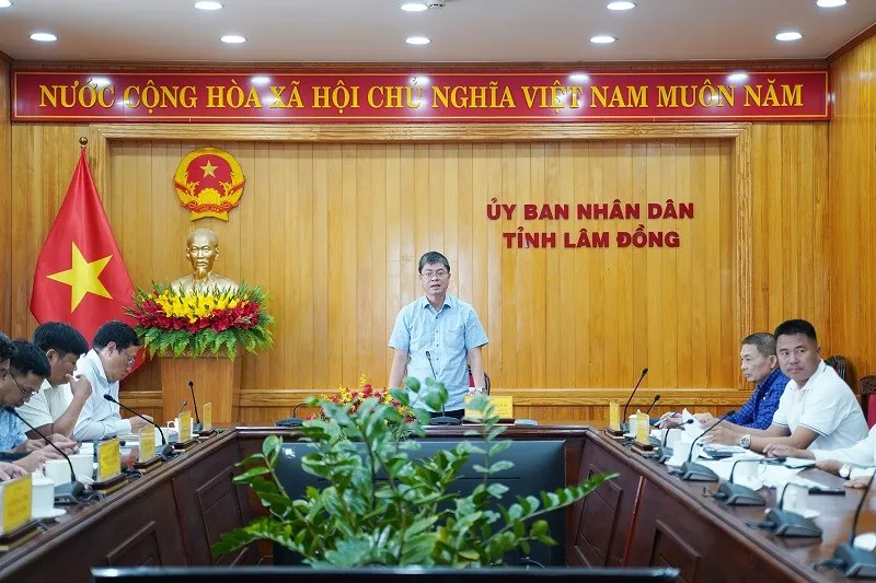 Phó chủ tịch UBND tỉnh Lâm Đồng Nguyễn Hồng Hải chủ trì làm việc với nhà đầu tư Dự án cao tốc Tân Phú - Bảo Lộc để đôn đốc tiến độ triển khai dự án trọng điểm này. Ảnh: Hữu Tri