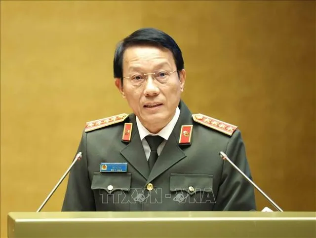 Đại tướng Lương Tam Quang, Uỷ viên Bộ Chính trị, Bộ trưởng Bộ Công an giới thiệu Chuyên đề: "Tư duy, nhận thức mới về An ninh trong Nghị quyết Đại hội XIV của Đảng". Ảnh: Phương Hoa/TTXVN
