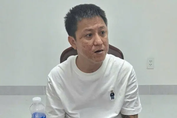 Đối tượng Phạm Quốc Anh cầm đầu đường dây tổ chức đánh bạc và đánh bạc.