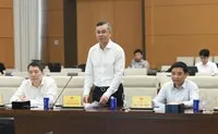 Bộ trưởng Bộ Tài chính Ngô Văn Tuấn trình bày tờ trình về dự thảo Nghị quyết. Ảnh: Lâm Hiển.