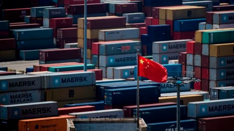 Container được tập kết tại cảng nước sâu Dương Sơn, Thượng Hải, Trung Quốc. Ảnh: AFP