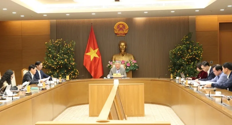 Phó Thủ tướng Thường trực Chính phủ Nguyễn Hòa Bình chỉ đạo, giao nhiệm vụ cụ thể đối với các bộ, ngành chức năng và 2 địa phương trong việc hoàn thiện các cơ chế, chính sách, việc triển khai các nhiệm vụ cụ thể - Ảnh: VGP.
