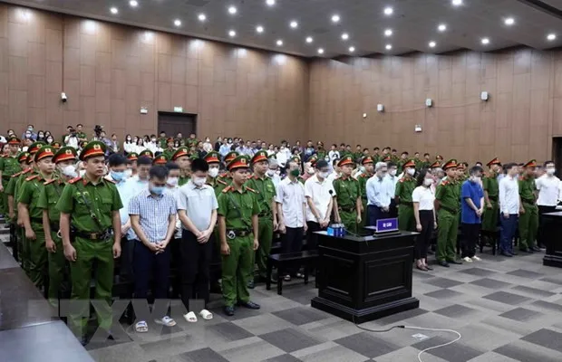 Các bị cáo nghe Hội đồng xét xử tuyên án. (Ảnh: Phạm Kiên/TTXVN).