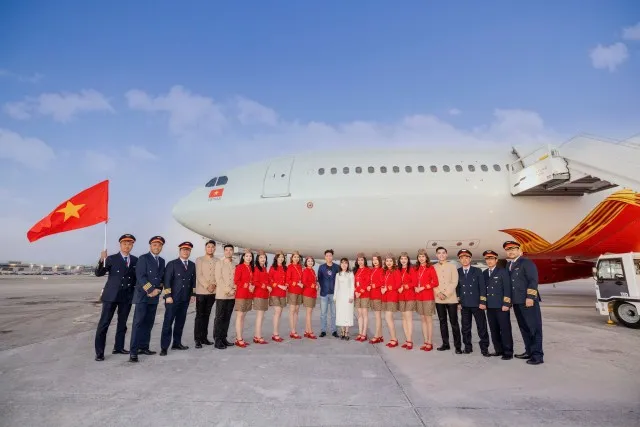 Tàu bay và phi hành đoàn Vietjet tại sân bay Miami (Florida, Mỹ)