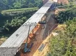 Giá vật liệu xây dựng tăng cao, khiến các công trình xây dựng, giao thông chịu sức ép đội giá thành ảnh: đức thanh