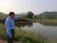 Lòng hồ Suối Nứa bị lấn chiếm từ nhiều năm nay chưa được xử lý.