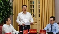 Thứ trưởng Bộ Tài chính Nguyễn Đức Chi trả lời báo chí.