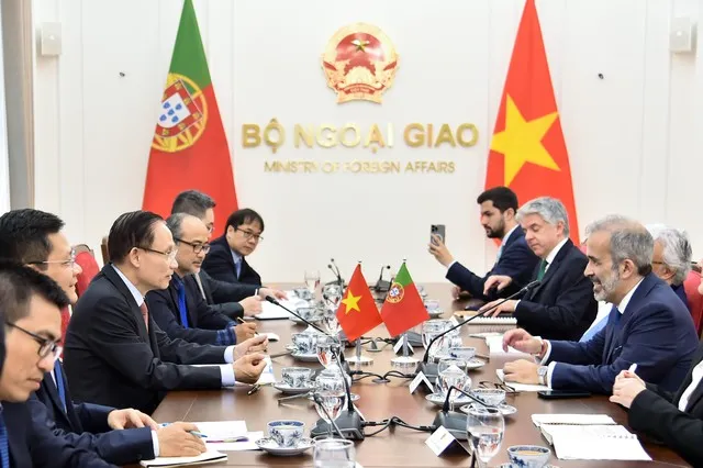 Bộ trưởng Bộ Ngoại giao Lê Hoài Trung đã hội đàm với Bộ trưởng Quốc vụ, Bộ trưởng Bộ Ngoại giao Bồ Đào Nha Paulo Rangel.