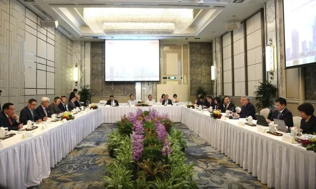 Phó Thủ tướng Thường trực Nguyễn Hòa Bình tham dự Tọa đàm gặp gỡ các doanh nghiệp, nhà đầu tư Singapore - Ảnh: VGP.