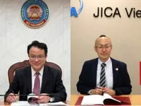 Thứ trưởng Bộ Tài chính Trần Quốc Phương và ông Kobayashi Yosuke, Trưởng đại diện JICA Việt Nam ký hiệp định vốn vay