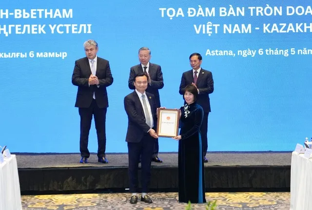Bộ Tài chính Việt Nam trao Giấy chứng nhận đầu tư ra nước ngoài cho Công ty Aviation Holdings