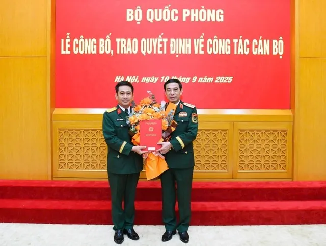 Tại Văn phòng Quân ủy Trung ương, Đại tướng Phan Văn Giang, Ủy viên Bộ Chính trị, Phó bí thư Quân ủy Trung ương, Bộ trưởng Bộ Quốc phòng đã trao Quyết định số 373/QĐĐ-BQP bổ nhiệm Đại tá Vũ Tuấn Anh, Viện trưởng Viện Hàng không Vũ trụ Viettel giữ chức vụ Phó tổng giám đốc Tập đoàn Viettel.