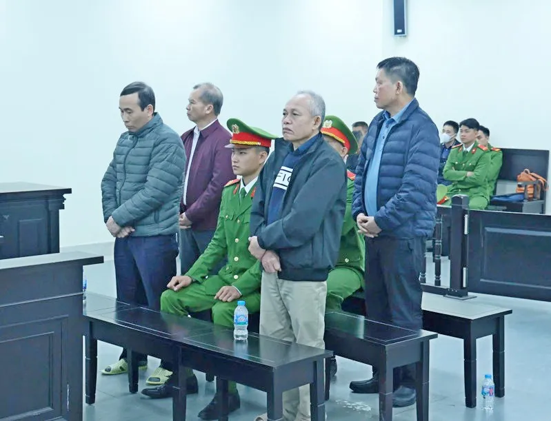 Các bị cáo tại phiên tòa sơ thẩm.