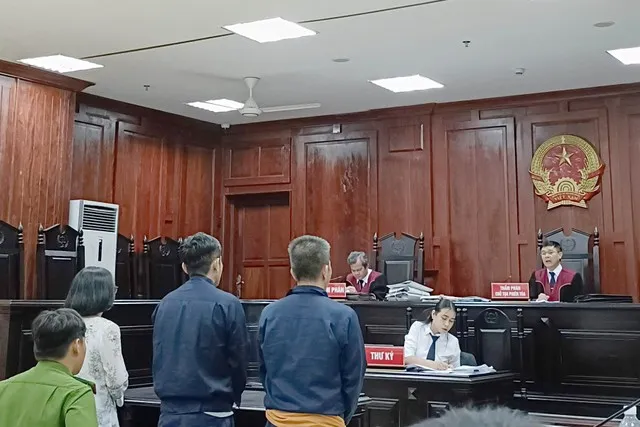 Các bị cáo tại toà. Các bị cáo tại toà.