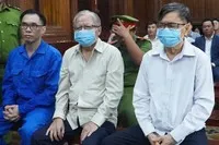 Các bị cáo tại toà.