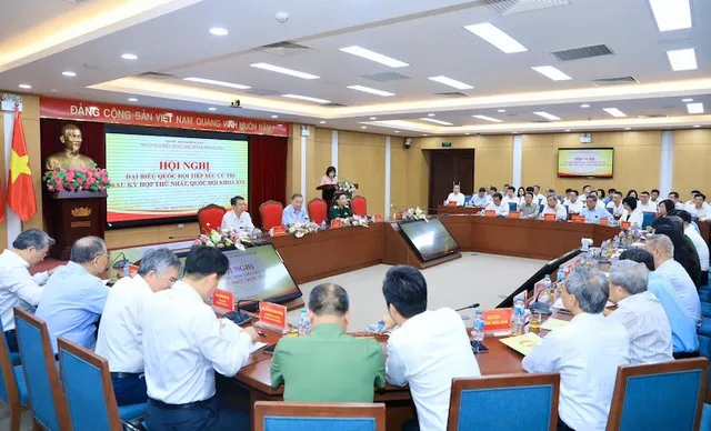 Cử tri đề cập nhiều vấn đề tại cuộc tiếp xúc - Ảnh: NY.