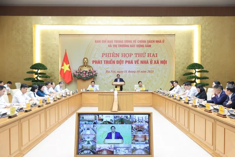 Thủ tướng chủ trì phiên họp thứ hai của Ban Chỉ đạo, tập trung thảo luận về phát triển đột phá nhà ở xã hội.