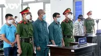 Các bị cáo tại phiên toà sáng 15/8