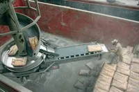 Công suất sản xuất xi măng của Việt Nam đạt 123 triệu tấn/năm, trong khi tiêu thụ trong nước c hỉ 65 - 70 triệu tấn/năm, nên áp lực xuất khẩu rất lớn. Ảnh: Đức Thanh