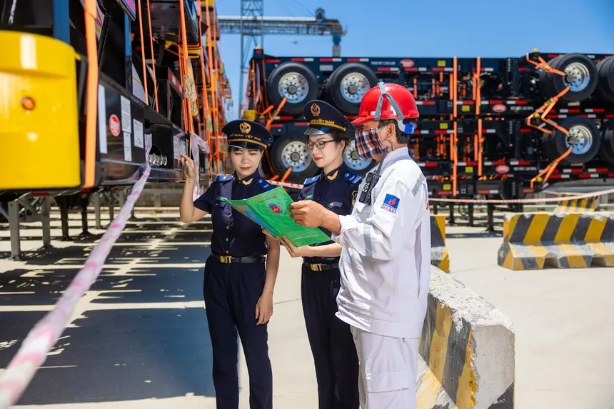 Xuất nhập khẩu 2 tháng 2026 đạt gần 156 tỷ USD, thu ngân sách xuất nhập khẩu theo đó đạt trên 70.000 tỷ đồng, tăng 12,3% so với cùng kỳ. 